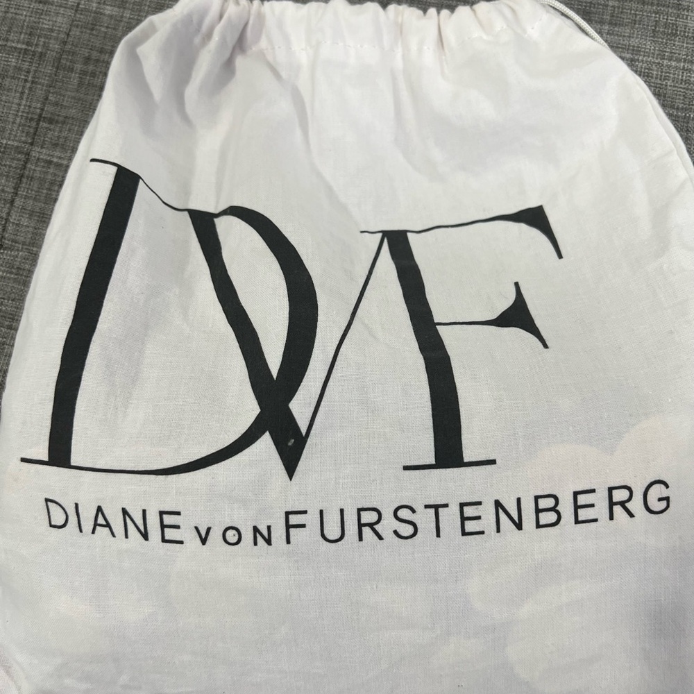Diane von Furstenberg purple clutch w/attachable straps and dust bag. - Picture 10 of 11